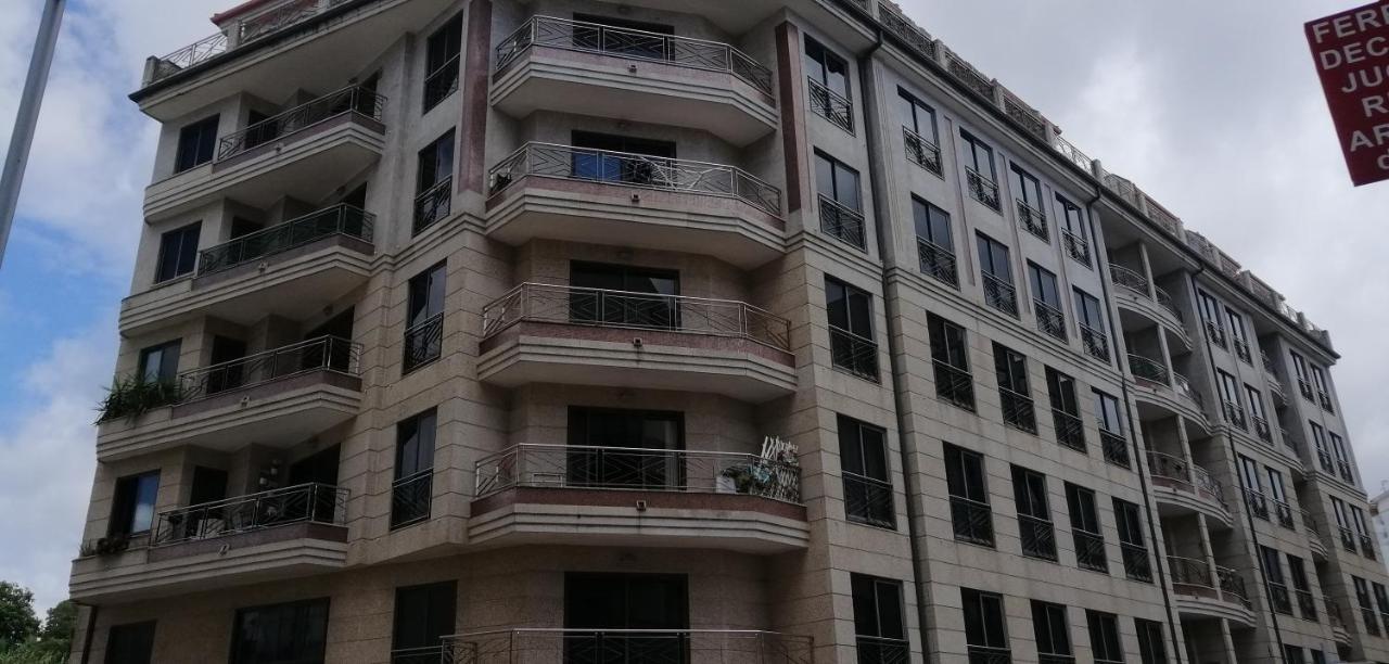 Apartamento Centro De Sanxenxo Con Garaje Bagian luar foto